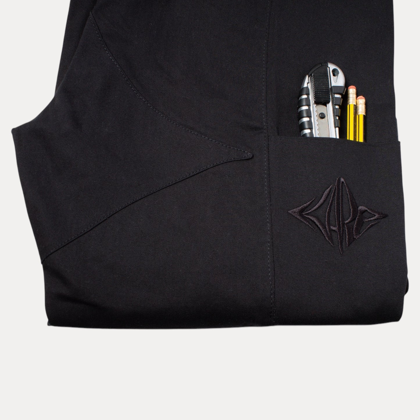 Amulet 10-Pocket Cargo (Black)