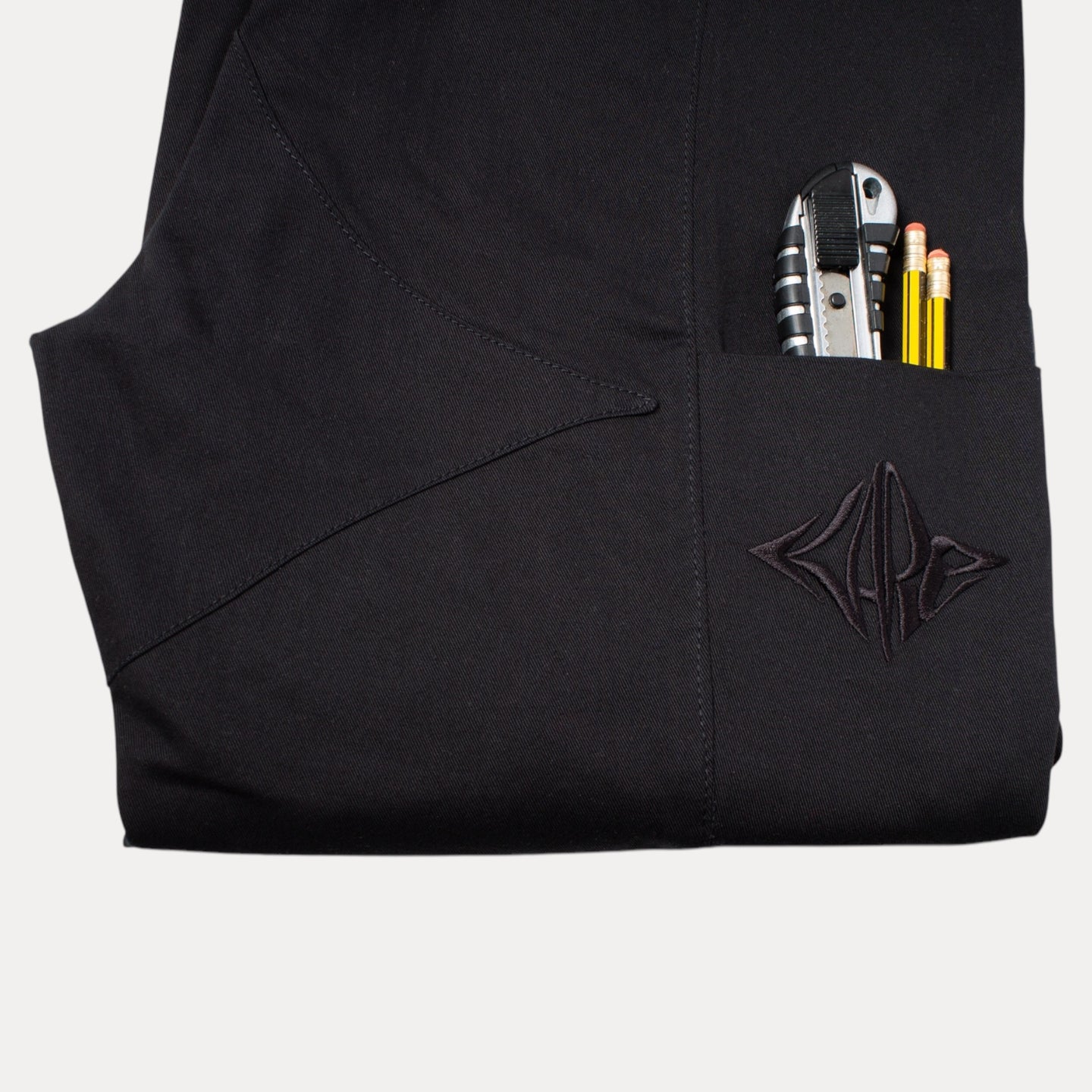 Amulet 10-Pocket Cargo (Black)